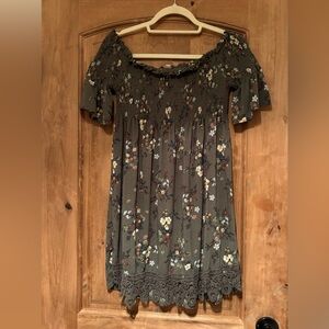 Cute floral off the shoulder summer dress. Wore once.